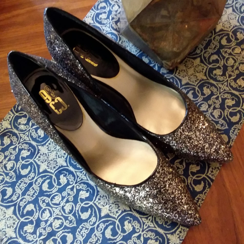 Macy's Silver pumps by 9 & Co, Sz 9, NWOT